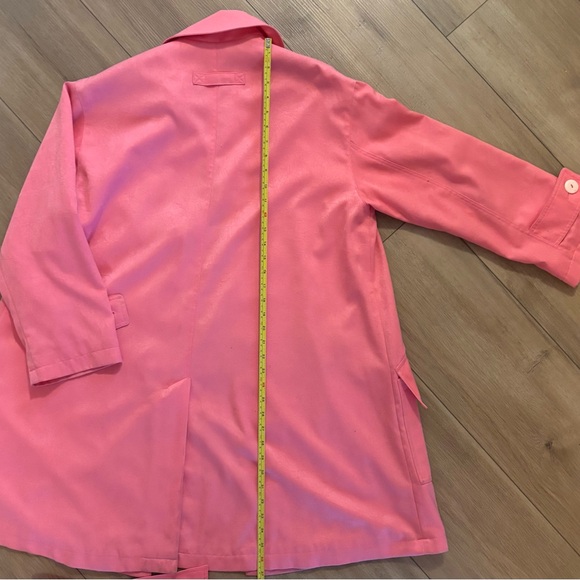 Holt Renfrew Women's bubblegum Pink spring coat, sz 6; belt included - Picture 4 of 9